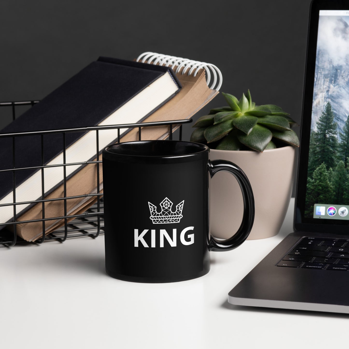 KING Black Glossy Mug