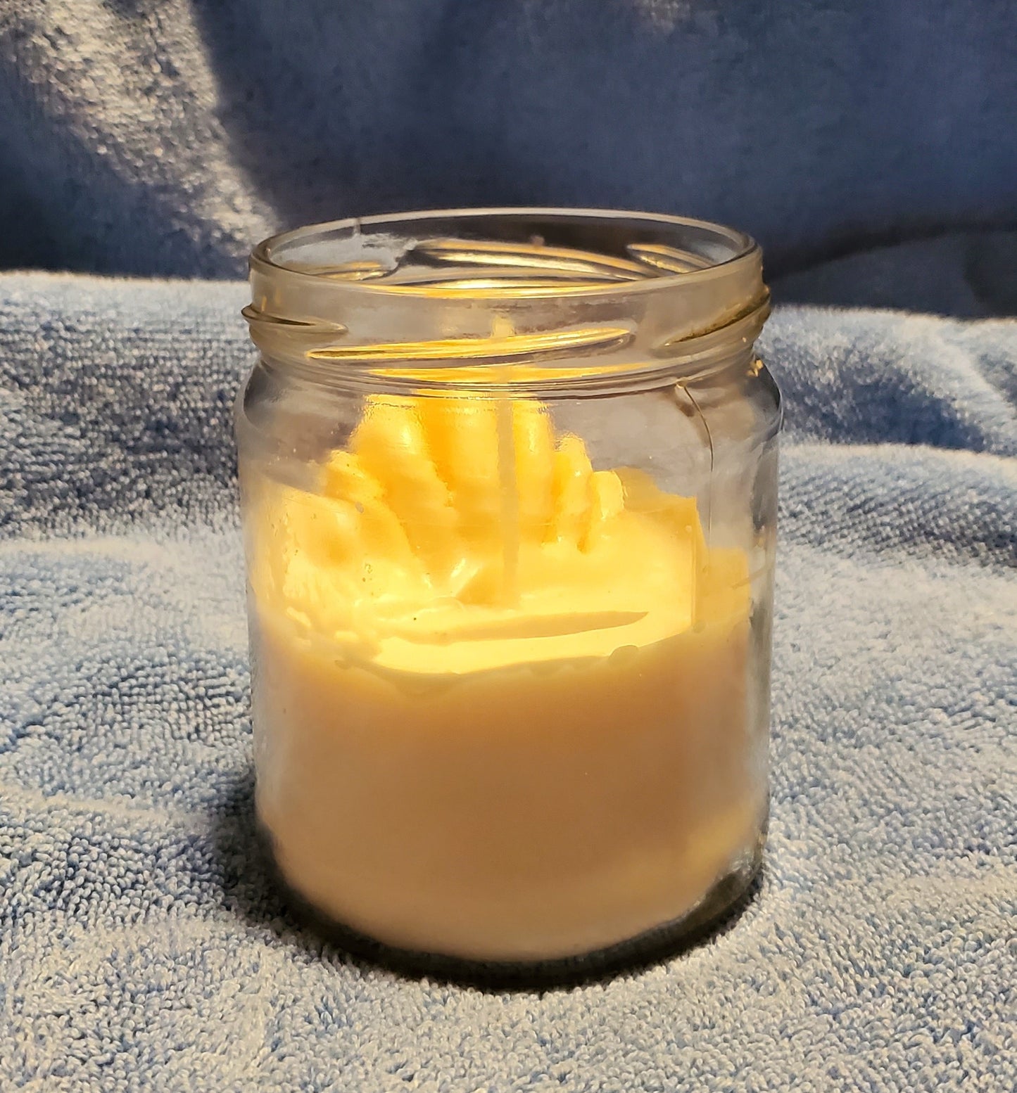 Vanilla Cupcake scented candle with Seashell Embed.