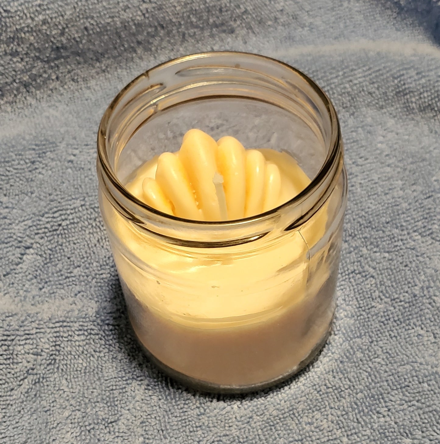 Vanilla Cupcake scented candle with Seashell Embed.