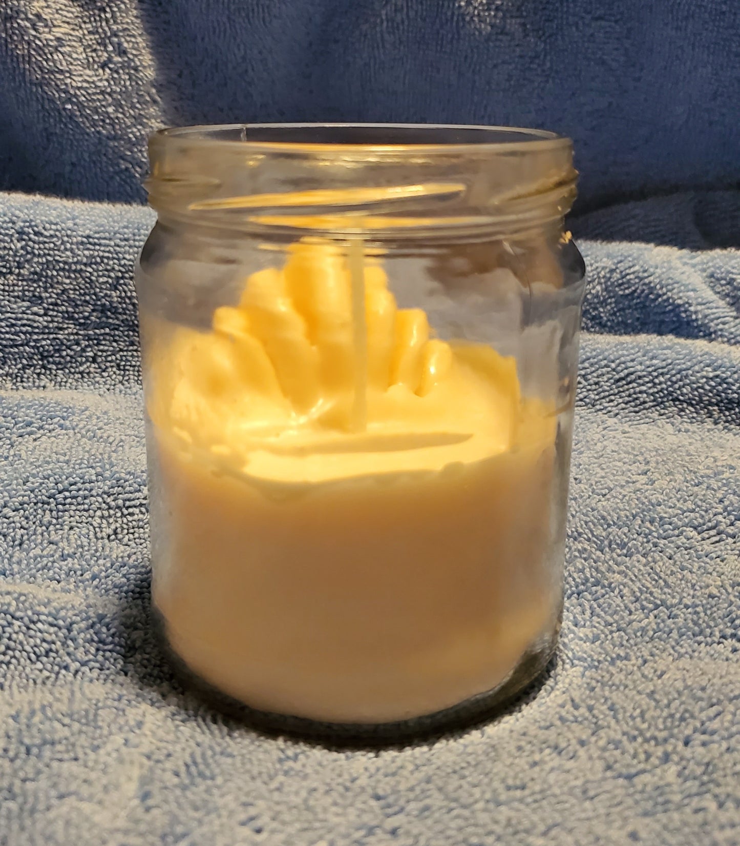 Vanilla Cupcake scented candle with Seashell Embed.