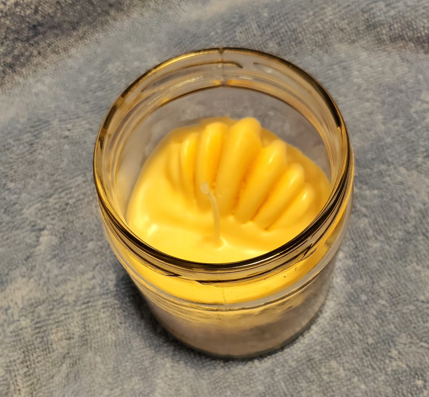 Vanilla Cupcake scented candle with Seashell Embed.