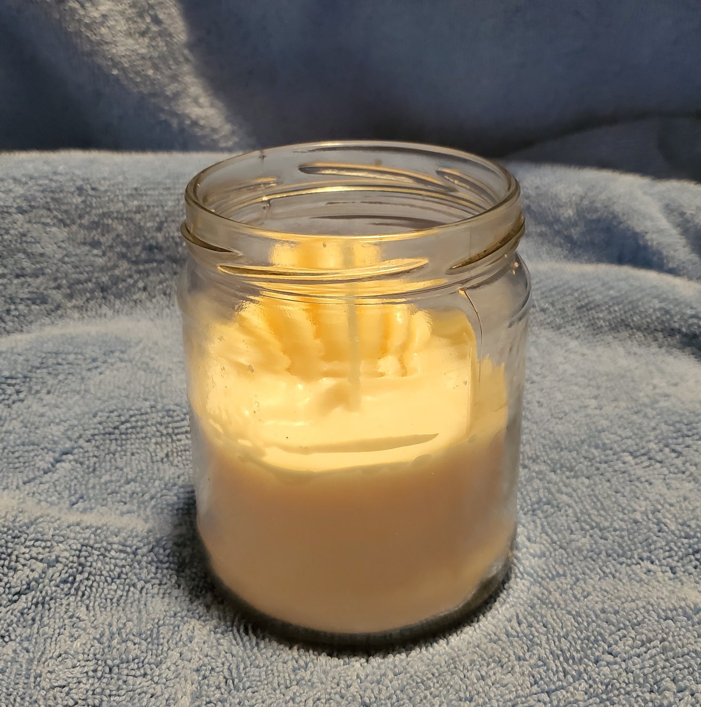 Vanilla Cupcake scented candle with Seashell Embed.